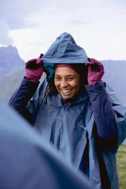 Rain Jackets Forclaz Arpenaz, 10 L Hiking Rain Poncho